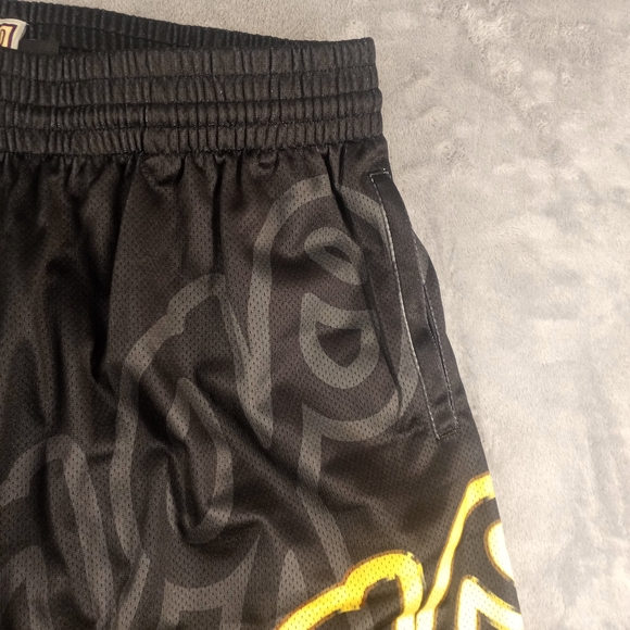 Mitchell & Ness Black and Gold Chicago Script Athletic Shorts size XL NWT - Picture 3 of 9